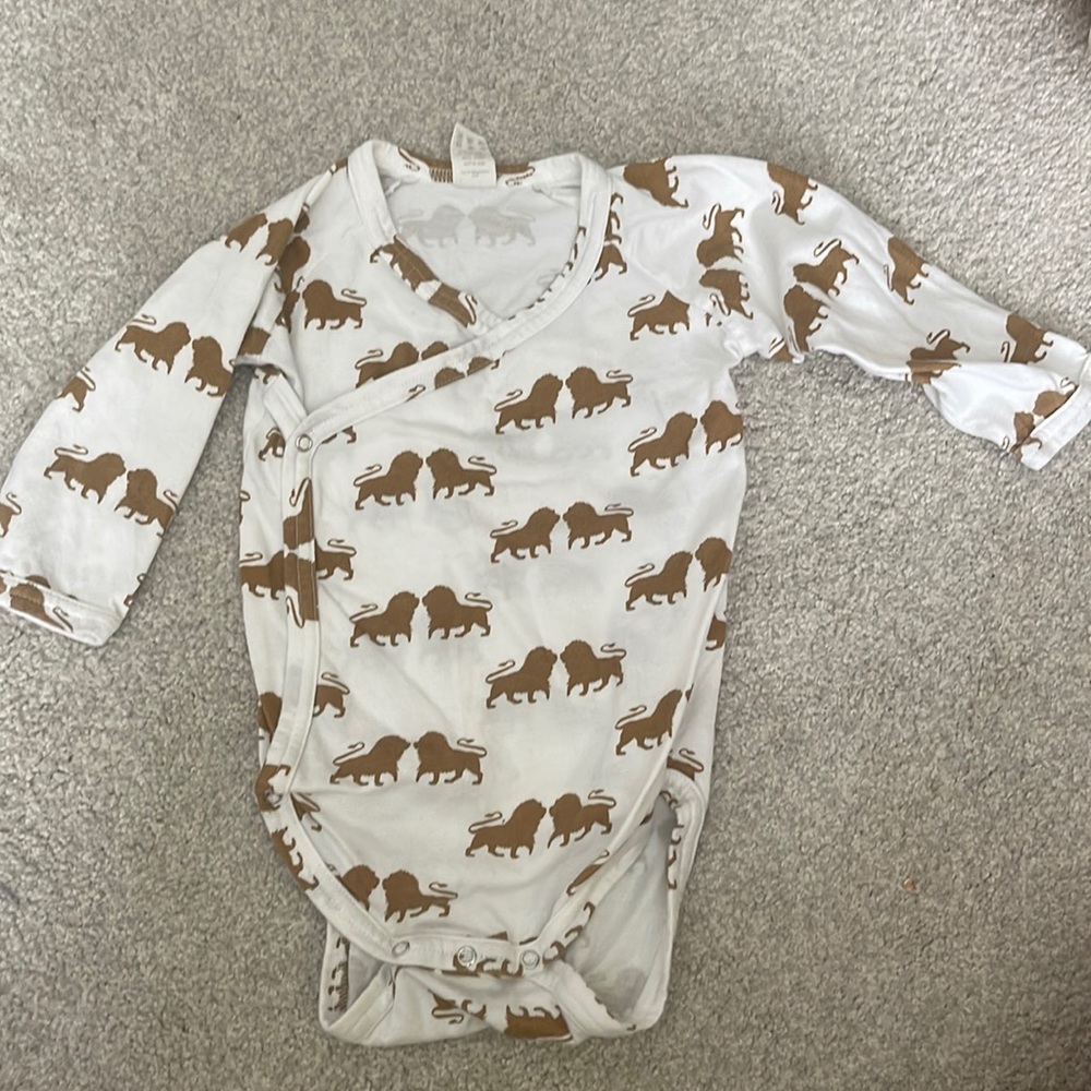 Kate Quinn Lion print crossover bodysuit | 18-24 month